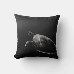COUSSIN SILHOUETTE DE TORTUE DE MER SOUS L'EAU