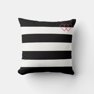 Coussin silhouettes de cœurs sur fond rayé noir et blanc