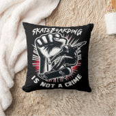 Coussin Skateboarding is Not A Crime (Couverture)