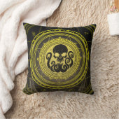 Coussin Skullthulhu Effrayante Arcane Jaune (Couverture)