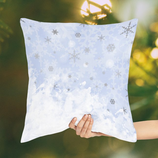 Coussin Snowflakes Faux Metal sur Baby Blue Pastel Elegant (Créateur téléchargé)