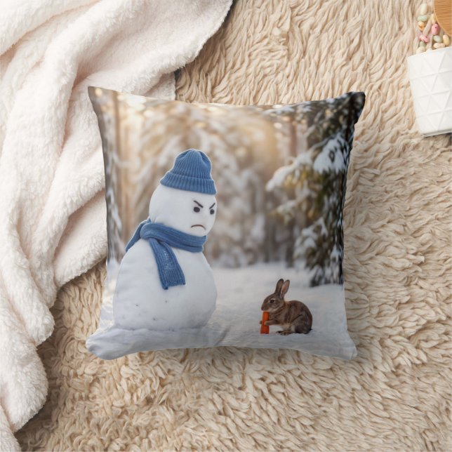 Coussin Snowman Scowling at a Rabbit (Couverture)