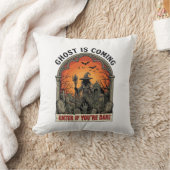 Coussin Sorcière du cimetière de fantômes venant mains de  (Couverture)