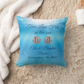 Coussin Sous l'eau deux poissons de moins dans la mer (Couverture)