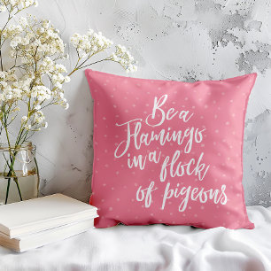 Coussin Soyez un Flamant rose dans un groupe de citations 