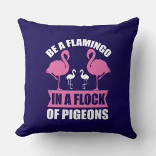 Coussin Soyez Un Flamant Rose Dans Un Troupeau De Pigeons