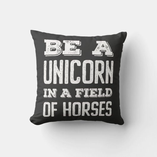 Coussin Soyez une licorne dans un champ de chevaux T-Shirt (Recto)