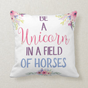 Coussin Soyez une licorne dans un domaine de carreau de