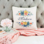 Coussin Spring Floral Chic Moderne Nom personnalisé<br><div class="desc">Ce design moderne présente une floraison printanière en corail, jaune, turquoise et bleu marine avec votre nom personnalisé. Personnalisez en modifiant le texte dans la zone de texte fournie. #fleurs #botaniques #personnalisées #nom #moderne #chic #élégance #mariage #cadeaux #giftsforher #cadeaux personnalisés #décoration #décoration #maison #coussins #coussins #coussins #nom du propriétaire #printemps...</div>