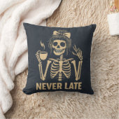 Coussin squelette jamais en retard (Couverture)