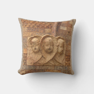 Coussin Stone Citizens trois nourrissons en granit