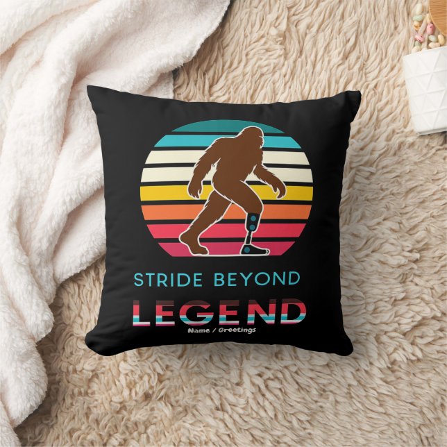 Coussin Stride Beyond Legend Sasquatch Amputé Vintage  (Couverture)