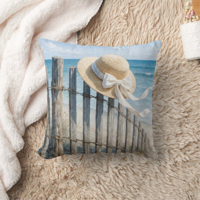 Coussin Summer Straw Hat On Beach Fence (Couverture)