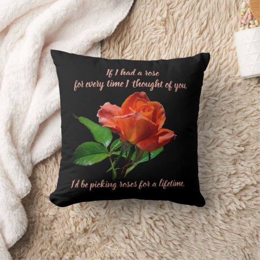 Coussin Superbe rose rouge pêche sur fond noir (Couverture)