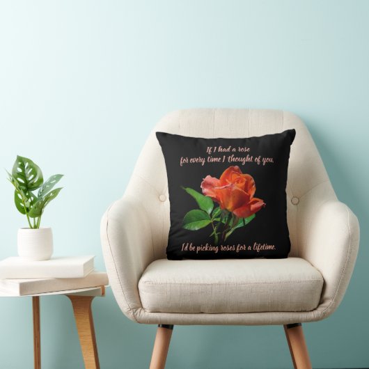 Coussin Superbe rose rouge pêche sur fond noir (Chaise)
