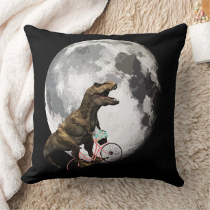 Coussin T-Rex à bicyclette avec des roses encerclant la lu