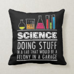 Coussin T-shirt drôle de chimie de la Science pour des<br><div class="desc">Connaissez un technicien de laboratoire ou un technologue médical qui A BESOIN de cette pièce en t ? C'est la chemise parfaite d'humour de laboratoire à porter avec frotte et des gants pour la semaine de laboratoire d'hôpital !</div>