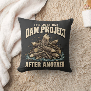 Coussin T-shirt drôle de projet de barrage de castor avec