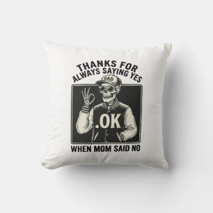 Coussin T-shirt vintage drôle de papa squelette disant oui