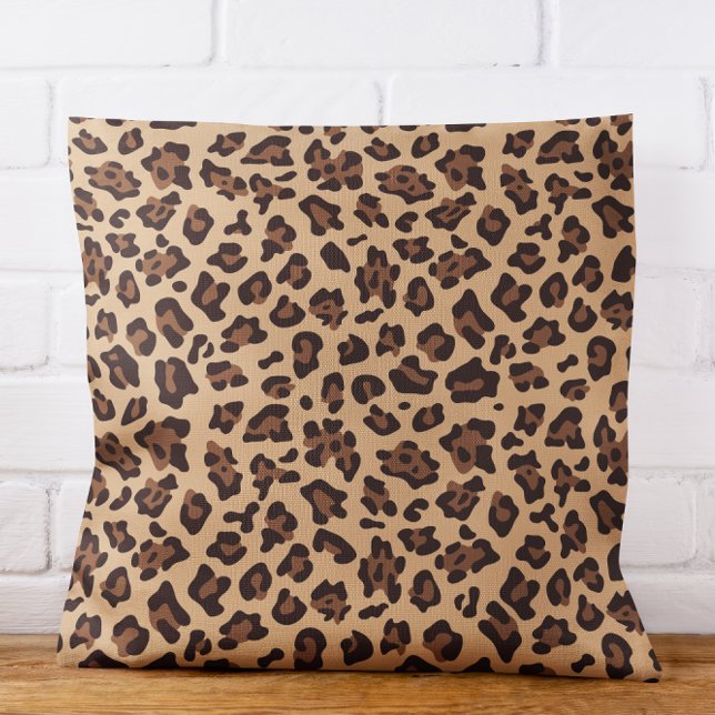 Coussin Tache de léopard marron et bronzée moderne (Modern Tan and Brown Leopard Spot Outdoor Pillow)