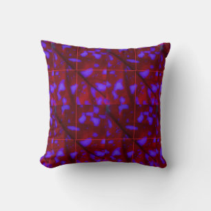 Coussin Taches violettes sur fond rouge foncé