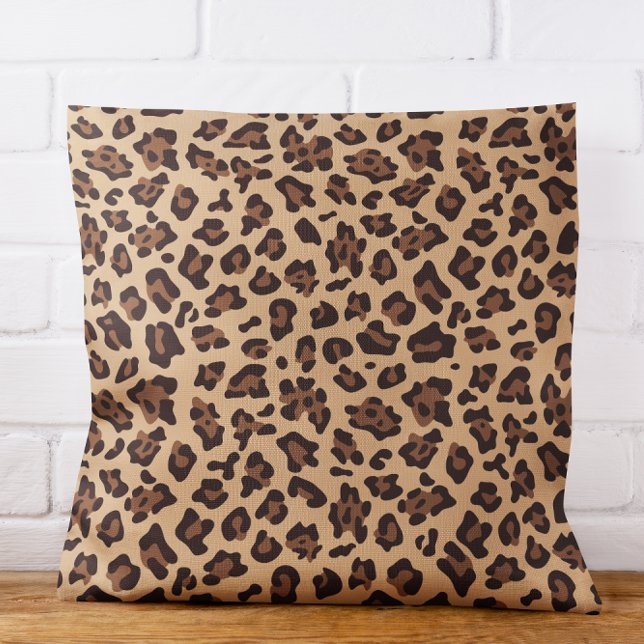 Coussin Tan moderne et tache de léopard Brown (Modern Tan and Brown Leopard Spot Outdoor Pillow)