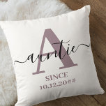 Coussin Tante Monogramme Élégant Script Mauve<br><div class="desc">Coussin pour tante - nouveau ou établi de longue date, que vous pouvez personnaliser avec la date à laquelle ils sont devenus une tante. Ce design minimaliste branché présente une palette de couleurs subtiles de bruyère mauve, noir et blanc. Il a un monogramme de tante, avec la lettre initiale A...</div>