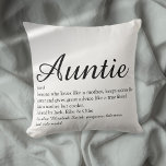 Coussin Tante Tante Définition Noir et blanc Script chic<br><div class="desc">Personnalisez votre tante ou votre tante préférée pour créer un cadeau unique. Une façon parfaite de lui montrer à quel point elle est extraordinaire chaque jour. Conçu par Thisisnotme©</div>