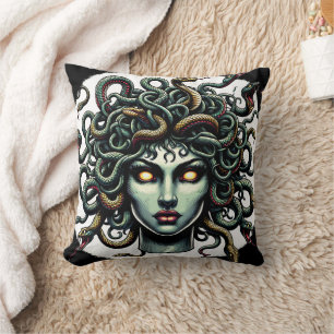 Coussin Tête de Méduse verte contemplative pleine de Serpe