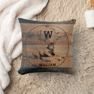 Coussin Texture en bois rustique et monogramme de cerfs su