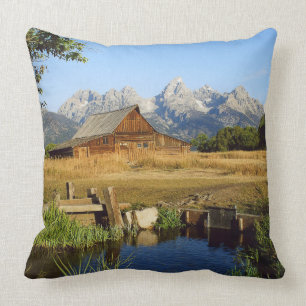 Coussin Thomas A. Moulton Barn