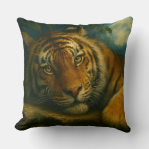 Coussin Tigre d'aquarelle reposant dans la forêt nocturne