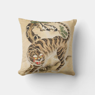 Coussin Tigre Minhwa vintage sous un pin