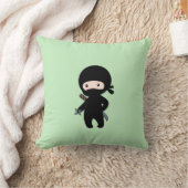 Coussin Tiny Ninja tenant l'étoile à projeter sur le vert (Couverture)