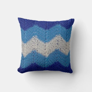 Coussin tissu tricoté avec figures rayées bleu et blanc