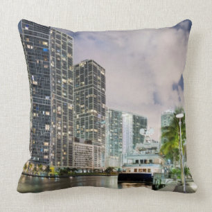 Coussin Tours lumineuses au bord de mer de rivière de