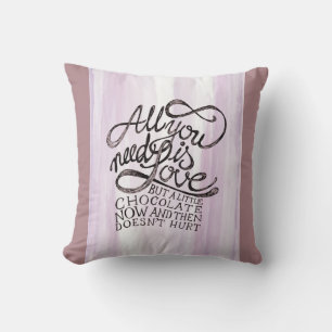 Coussin Tout ce dont vous avez besoin, c'est d'amour.. Cou