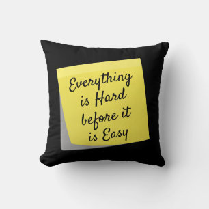 Coussin Tout est dur, une citation inspirante