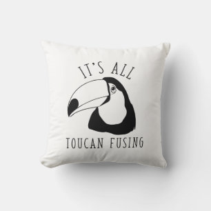 Coussin Tout est Toucan Fusing