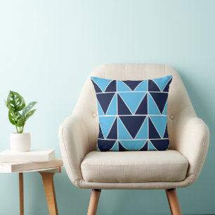 Coussin Triangle géométrique bleu de la marine bleue