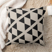Coussin Triangle géométrique noir et ivoire Cuisine modern (Couverture)