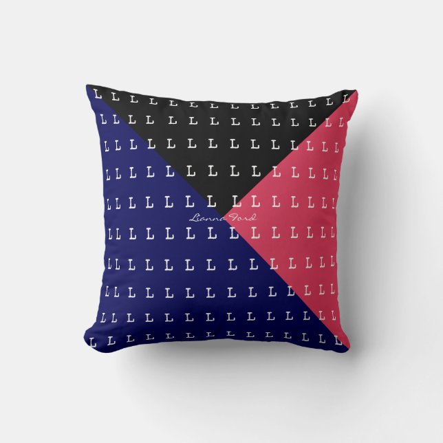 Coussin triangles géométriques et motif des initiales (Recto)