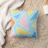 Coussin Triangles pastel sur bleu pâle (Couverture)