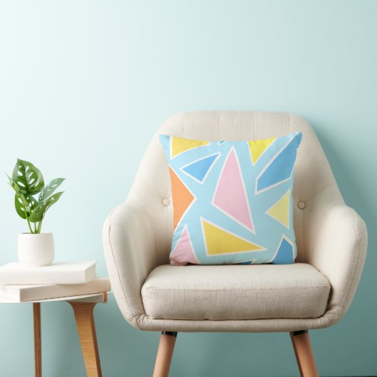 Coussin Triangles pastel sur bleu pâle (Chaise)