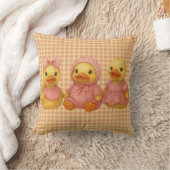 Coussin Trio De Canard Adorable En Costumes Roses (Couverture)