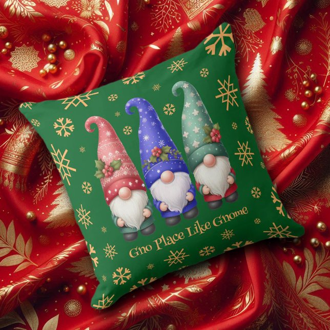 Coussin Trio festif des Gnomes de Noël avec des flocons de (Christmas Gnomes with Snowflakes Throw Pillow Cover Photo)