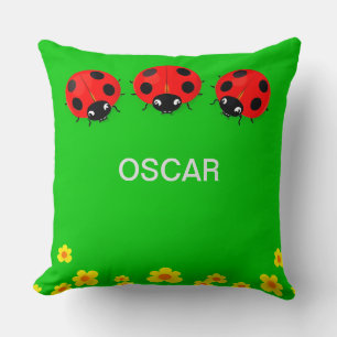 Coussin Trois coccinelles colorées sur fond vert