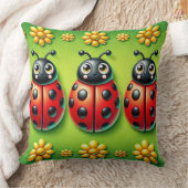 Coussin Trois coccinelles colorées sur fond vert (Couverture)