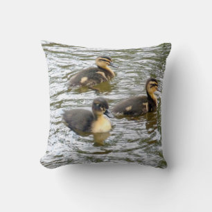 Coussin Trois colliers mignons Natation