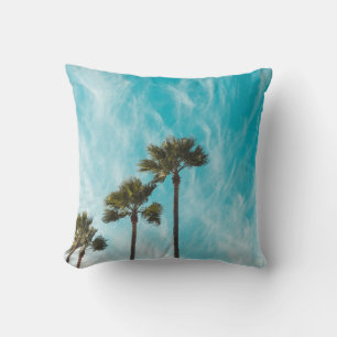 Coussin Trois feuilles vertes sous les nuages